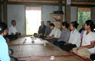 Trong buổi họp thôn, Ban an ninh tiểu khu Thạch Lý thường xuyên tuyên truyền về phòng - chống tệ nạn xã hội cho nhân dân.