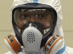 Mặt nạ của tác nghiệp viên tại Fukushima 1.