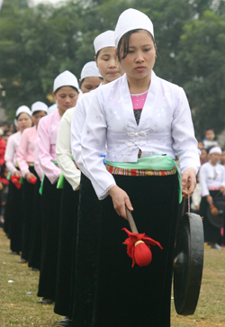 Trang phục dân tộc Mường mang nhiều nét đặc trưng riêng biệt.