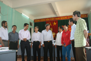 Các ứng cử viên HĐND tỉnh khóa XV tiếp xúc đại biểu cử tri huyện Lương Sơn.