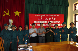 Tự vệ Cơ quan Đảng ủy Khối các cơ quan tỉnh trong lễ ra mắt.