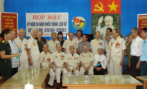 Các cựu chiến sĩ Điện Biên cùng ôn lại kỷ niệm chiến thắng lịch sử Điện Biên Phủ cách đây 58 năm.
