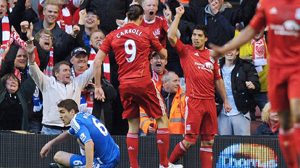 Niềm vui của Suarez sau khi đem về bàn mở tỉ số cho Liverpool.