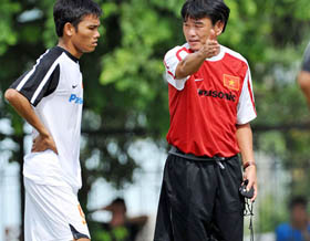 HLV Phan Thanh Hùng chỉ nhận làm đội tuyển nếu được kiêm nhiệm.
