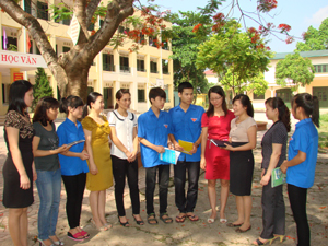 Đội ngũ cán bộ, giáo viên và học sinh lớp 12, trường THPT Ngô Quyền (TP. Hoà Bình) có sự chuẩn bị về nhiều mặt, sẵn sàng cho kỳ thi tốt nghiệp năm 2012.