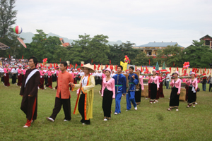 Đám cưới truyền thống của người Mường được tái hiện trong dịp lễ hội của tỉnh. Ảnh: P.V