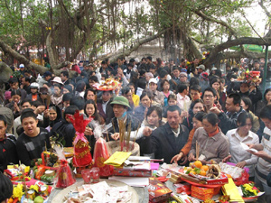 Tình trạng người dân chen lấn ở các lễ hội diễn ra khá phổ biến. 

