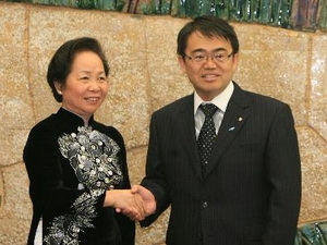 Phó Chủ tịch nước Nguyễn Thị Doan hội kiến với ông Hideaki Ohmura, Thống đốc tỉnh Aichi.