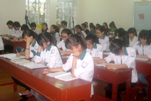 Năm học 2012 – 2013, trường THPT chuyên Hoàng Văn Thụ tuyển sinh 11 lớp chuyên và 2 lớp cận chuyên với tổng số 465 học sinh.