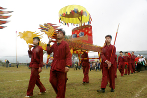 Nhiều lễ hội dân gian của người Mường được tổ chức vào dịp đầu xuân.