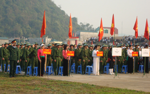 Thực hiện công tác tuyển quân, những năm qua, huyện Cao Phong luôn hoàn thành 100% chỉ tiêu giao quân cho Bộ Quốc phòng.