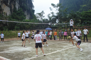 Hội viên nông dân xã Địch Giáo (Tân Lạc) thường xuyên tham gia các hoạt động thể thao rèn luyện sức khoẻ.

 


