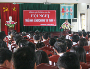 Đồng chí Nguyễn Minh Thành, Giám đốc Sở GD&ĐT phát biểu tại hội nghị triển khai kế hoạch công tác tháng 5.
