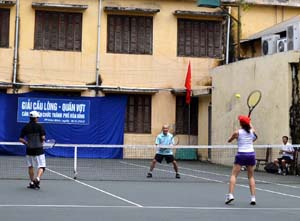 Trận thi đấu chung kết đôi nam nữ môn quần vợt.
