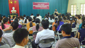 Lớp tập huấn kiến thức kỹ năng để trẻ em khuyết tật hoà nhập cộng đồng cho học viên huyện Yên Thuỷ và Lạc Thuỷ.