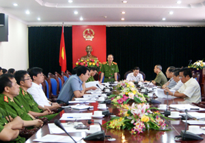 Trung tướng Lê Quý Vương phát biểu tại buổi làm việc với BCĐ 09 tỉnh ta. 

