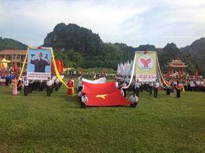 Toàn cảnh buổi lễ khai mạc đại hội TDTT xã Tân Thành lần thứ III (Lương Sơn).

 

