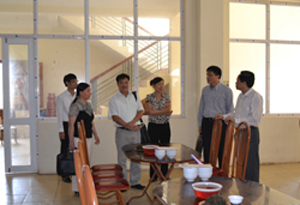 Đoàn kiểm tra liên ngành vệ sinh ATTP Trung ương kiểm tra bếp ăn Trường Chính trị tỉnh.

 

