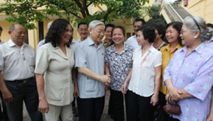 Tổng Bí thư Nguyễn Phú Trọng với cử tri quận Ba Đình.