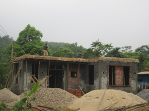 Từ Chương trình 167 và được dòng họ, cộng đồng giúp đỡ, đến nay, hộ nghèo ở xã Độc Lập (Kỳ Sơn) đã cơ bản xóa nhà tạm, nhà dột nát.