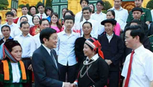 Chủ tịch nước Trương Tấn Sang với các đại biểu.