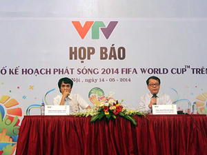 Hai đại diện VTV trong buổi họp báo công bố chương trình phát sóng VCK World Cup 2014 Ảnh: HẢI ANH