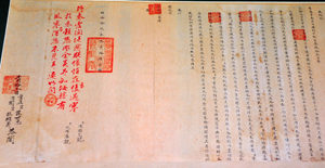 Các loại Bút phê của các hoàng đế trên Châu bản triều Nguyễn -Ảnh: Tiến Long chụp lại