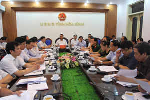 Đồng chí Nguyễn Văn Quang – Phó Bí thư Tỉnh ủy, Chủ tịch UBND tỉnh và các đại biểu tham dự hội nghị tại điểm cầu Hòa Bình.

