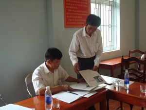 Các thành viên UBKT xã Mai Hịch luôn thực hiện chặt chẽ quy trình và việc lưu trữ hồ sơ các cuộc KTGS.


