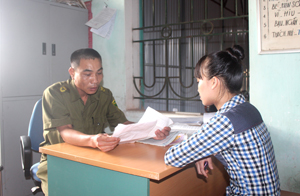 Ban Công an xã Đông Lai chú trọng thực hiện nghiêm túc quản lý hộ tịch, hộ khẩu.