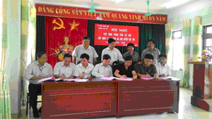 Các khối thi đua huyện Kim Bôi ký kết đẩy mạnh công tác CCHC giai đoạn 2015- 2020

