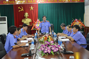 Đồng chí Đinh Công Cảnh, Viện trưởng Viện KSND tỉnh cùng Ban lãnh đạo Viện, Trưởng các phòng chuyên môn họp bàn triển khai thực hiện nhiệm vụ công tác. 

