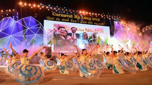 Lễ hội với chủ đề “ Hội tụ tinh hoa – Lan tỏa nụ cười” tổ chức tối 8-5, tại đường Hoàng Quốc Việt, phường Hùng Thắng, TP Hạ Long, tỉnh Quảng Ninh.
