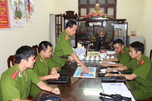 Đội An ninh (Công an huyện Cao Phong) triển khai phương án đảm bảo ANTT, an toàn Đại hội Đảng các cấp.
