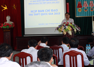 Đồng chí Bùi Văn Cửu, Phó Chủ tịch TT UBND tỉnh, Trưởng ban chỉ đạo kỳ thi THPT quốc gia năm 2015 phát biểu kết luận tại cuộc họp.
