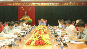 Đồng chí Nguyễn Văn Quang – Phó Bí thư Tỉnh ủy, Chủ tịch UBND tỉnh chủ trì hội nghị duyệt nội dung văn kiện ĐHĐB huyện Kim Bôi.            
