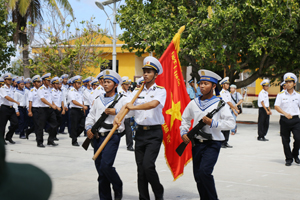 Lễ chào cờ và diễu hành trên đảo Nam Yết.