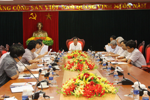Đồng chí Nguyễn Văn Quang, Phó Bí thư Tỉnh ủy, Chủ tịch UBND tỉnh chủ trì hội nghị.