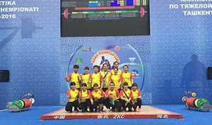 Đội tuyển cử tạ nữ Việt Nam tại giải.