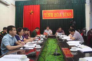 Đồng chí Bùi Văn Cửu, Phó chủ tịch TT UBND tỉnh chủ trì đầu cầu Hòa Bình.
