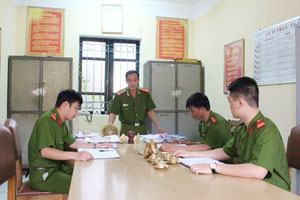 Đội CSĐT tội phạm về ma túy Công an huyện Cao Phong trao đổi nghiệp vụ hàng tuần nhằm nâng cao chất lượng công tác đấu tranh với tội phạm về ma túy trên địa bàn.