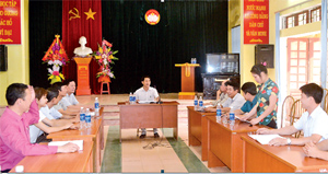 Chi bộ cơ quan thị trấn Cao Phong (Cao Phong) thực hiện nghiêm túc sinh hoạt định kỳ theo Điều lệ Đảng.