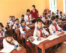 Giờ học môn giáo dục công dân của các em lớp 6 trường Trường THCS Phú Cường.