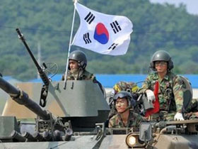 Một cuộc tập trận của quân đội Hàn Quốc ở thị trấn Paju sát biên giới với CHDCND Triều Tiên.