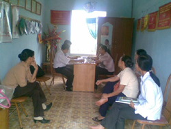 Hội phụ  nữ huyện Yên Thủy trao đổi kinh nghiệm và phòng chống buôn bán phụ nữ và trẻ em