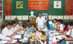 Đồng chí Đinh Duy Sơn, Phó Chủ tịch HĐND tỉnh phát biểu kết luận buổi làm việc tại NHNo&PTNT.