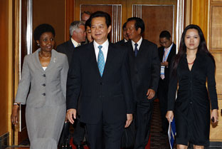Thủ tướng Nguyễn Tấn Dũng
đến dự hội nghị.