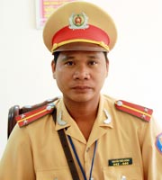 Trung úy Nguyễn Triều Đông – người dũng cảm truy đuổi chiếc xe tải bỏ chạy.