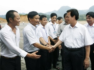 Thủ tướng Nguyễn Tấn Dũng gặp cán bộ, công nhân viên Khu công nghiệp Thanh Bình.