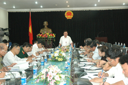 Đồng chí Chủ tịch UBND tỉnh Bùi Văn Tỉnh phát biểu chỉ đạo tại cuộc họp